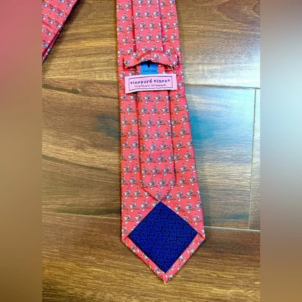 🍁END of YEAR SALE🍁VINEYARD VINES 100% Silk Red Printed Necktie Handmade in USA